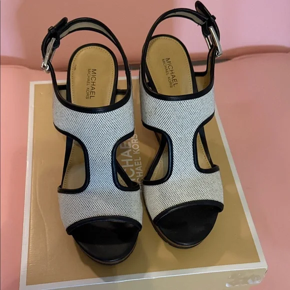 NWT Michael Kors Gillian Black and Cream Canvas Wedges - Picture 2 of 10